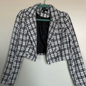 Forever 21 Black and White Cropped Blazer Size M